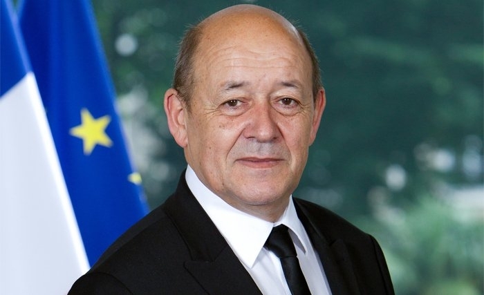 Le ministre français de la Défense Jean-Yves Le Drian, ce lundi à Tunis