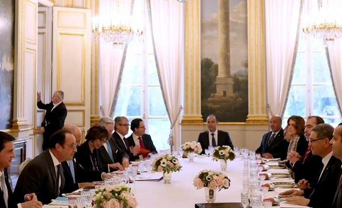Hollande à Essid : La Tunisie peut compter sur l’appui de la France, Valls bientôt à Tunis (Photo) Hollande à Essid : La Tunisie peut compter sur l’appui de la France, Valls bientôt à Tunis (Photo)