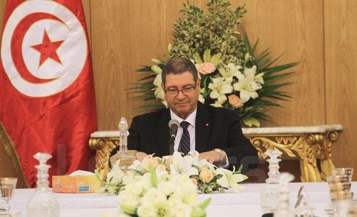 Habib Essid garde le conseil des ministres ouvert pour formuler les réponses appropriées (Vidéo)