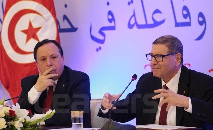 Essid aux Ambassadeurs et consuls de Tunisie : Mieux de représentation, plus de sacrifice Essid aux Ambassadeurs et consuls de Tunisie : Mieux de représentation, plus de sacrifice