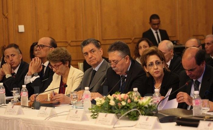 Rassurez vos interlocuteurs, demande Essid : la démocratie fonctionne en Tunisie, la permanence de l’Etat est garantie Rassurez vos interlocuteurs, demande Essid : la démocratie fonctionne en Tunisie, la permanence de l’Etat est garantie