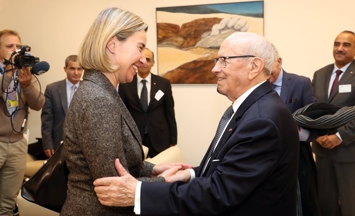 Le projet capital de Caïd Essebsi : 1500 jeunes tunisiens bénéficieront des programmes européens tels qu'Erasmus+. Le projet capital de Caïd Essebsi : 1500 jeunes tunisiens bénéficieront des programmes européens tels qu'Erasmus+.