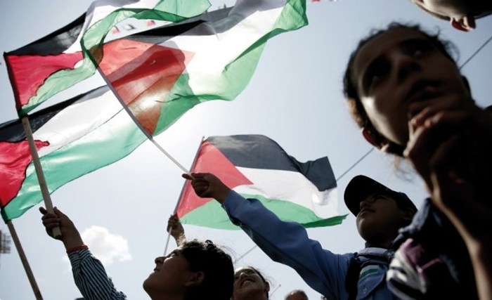 154 sénateurs et députes  français demandent au président hollande de reconnaitre (enfin) l’état de Palestine
