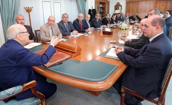 Caïd Essebsi aux membres de la commission de Carthage : je tiens à ce que personne n'interfère dans vos travaux  