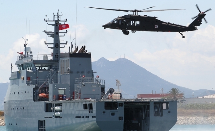 Parade militaire maritime : 2 patrouilleurs de haute-mer entrent en exploitation