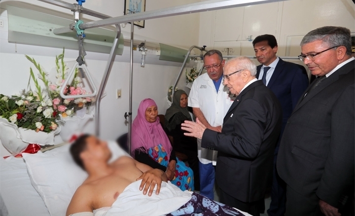 Le chef de l'Etat au chevet des deux blessés  de l'opération terroriste de Jendouba (Album Photos)