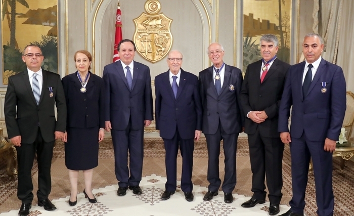 Diplomatie: Les ambassadeurs Ounaies, Khemiri, Bach Tobji, Kahloun et Faouri décorés par le président Caïd Essebsi Diplomatie: Les ambassadeurs Ounaies, Khemiri, Bach Tobji, Kahloun et Faouri décorés par le président Caïd Essebsi