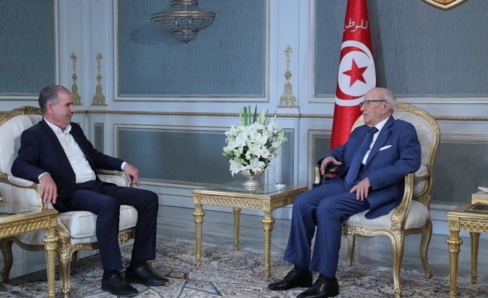 Caïd Essebsi: L’UGTT est un pilier de l’Etat, je ne la soutiens pas contre Chahed, mais je soutiens ses revendications légitimes Caïd Essebsi: L’UGTT est un pilier de l’Etat, je ne la soutiens pas contre Chahed, mais je soutiens ses revendications légitimes