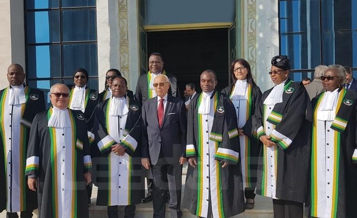 La Cour africaine des Droits de l’Homme et des Peuples au travail en Tunisie, « l’eldorado des droits de l’homme » La Cour africaine des Droits de l’Homme et des Peuples au travail en Tunisie, « l’eldorado des droits de l’homme »
