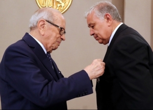 Les ambassadeurs Dhraief, Baati, Koubaa et Chaouachi décorés par Caïd Essebsi