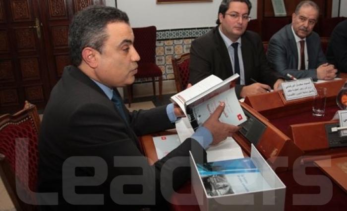 Le kit de transmission que remettra Mehdi Jomaa à Habib Essid Le kit de transmission que remettra Mehdi Jomaa à Habib Essid