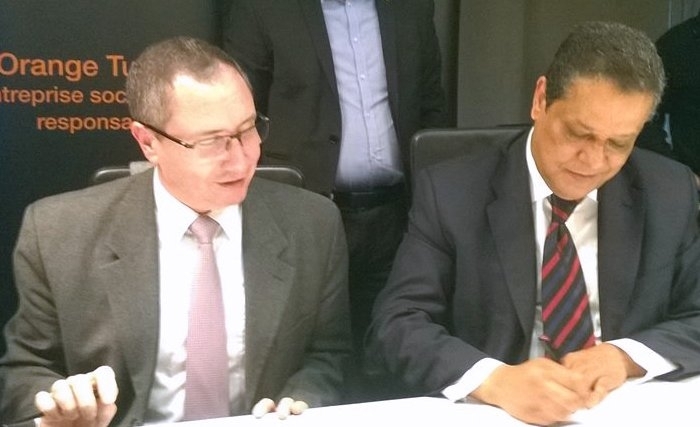 Orange Tunisie – Syndicat de Base : cérémonie de signature d’un protocole d’accord en faveur des employés pour l’intégration des intérimaires et l’augmentation des salaires Orange Tunisie – Syndicat de Base : cérémonie de signature d’un protocole d’accord en faveur des employés pour l’intégration des intérimaires et l’augmentation des salaires