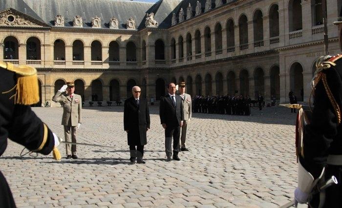 Quelle surprise réserve Hollande à  Caïd Essebsi avant son départ