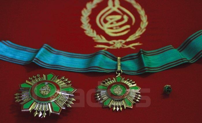 Décorations officielles : qui les mérite? Décorations officielles : qui les mérite?