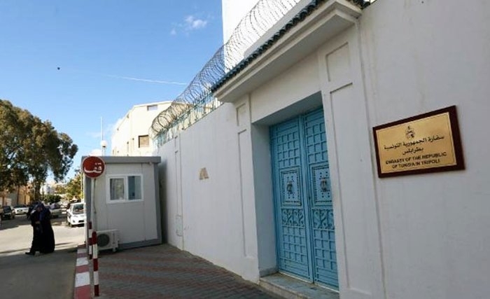 La Tunisie fustige l'assaut contre le Consulat général de Tunisie à Tripoli et la séquestration de dix fonctionnaires La Tunisie fustige l'assaut contre le Consulat général de Tunisie à Tripoli et la séquestration de dix fonctionnaires