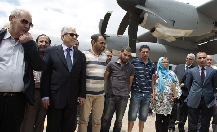 Otages tunisiens en Libye : Photos émouvantes de leur arrivée à Tunis Otages tunisiens en Libye : Photos émouvantes de leur arrivée à Tunis