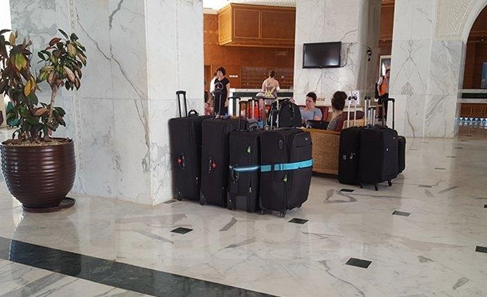 Une triste image de Sousse : Ces touristes qui font leurs bagages Une triste image de Sousse : Ces touristes qui font leurs bagages