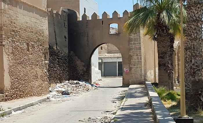Débordement des ordures : Quand le Gouverneur de Sfax se défausse sur le chef de propreté de la ville