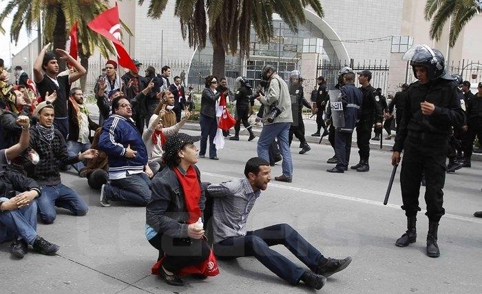 La Tunisie s'apprête à instaurer de nouveaux modes de dissuasion des manifestants La Tunisie s'apprête à instaurer de nouveaux modes de dissuasion des manifestants