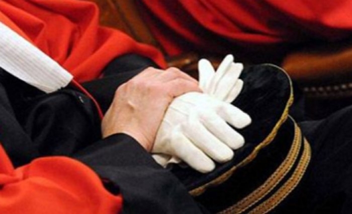 La Cour constitutionnelle : Une rupture ambigüe dans une continuité mal définie La Cour constitutionnelle : Une rupture ambigüe dans une continuité mal définie