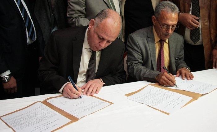24 heures après sa signature, l'accord interlibyen de Tunis vivement contesté 24 heures après sa signature, l'accord interlibyen de Tunis vivement contesté