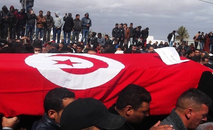 Dans le deuil et la détermination, Ben Guerdane rend un dernier adieu à ses martyrs Dans le deuil et la détermination, Ben Guerdane rend un dernier adieu à ses martyrs