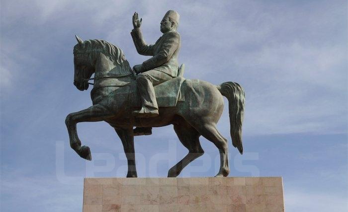 La statue équestre de Bourguiba de retour sur «l'avenue», mais le doute plane encore sur la date