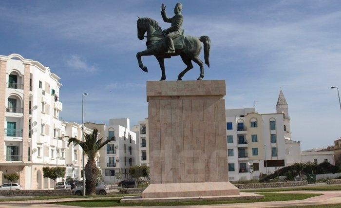 A propos de la statue équestre de Bourguiba A propos de la statue équestre de Bourguiba