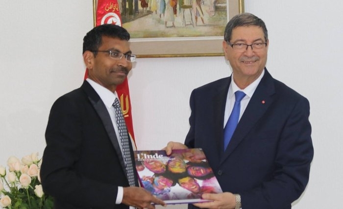 Les Indiens arrivent Les Indiens arrivent