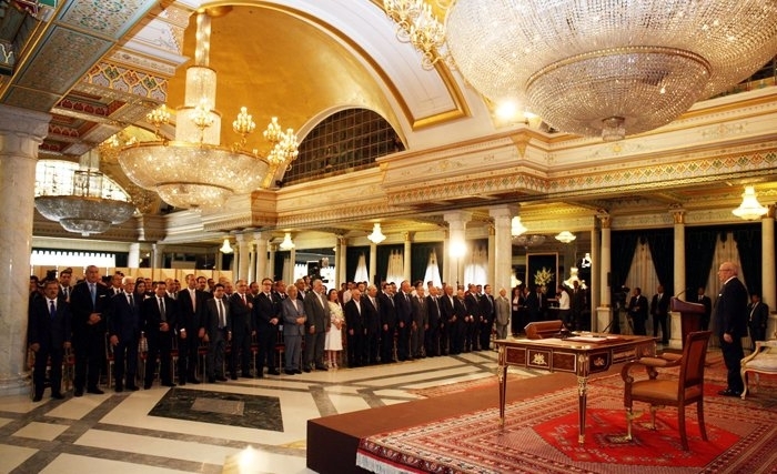 La Tunisie entre unité nationale et dictature des groupes intermédiaires La Tunisie entre unité nationale et dictature des groupes intermédiaires