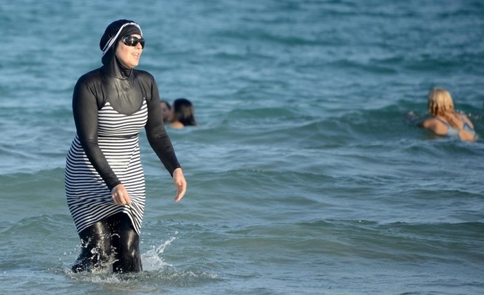 Un festival islamophobe en France sous le signe du Burkini et du racolage électoral Un festival islamophobe en France sous le signe du Burkini et du racolage électoral