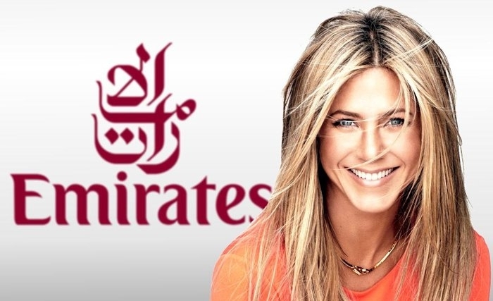 Jennifer Aniston se fait un nouvel ami à bord d’Emirates Jennifer Aniston se fait un nouvel ami à bord d’Emirates