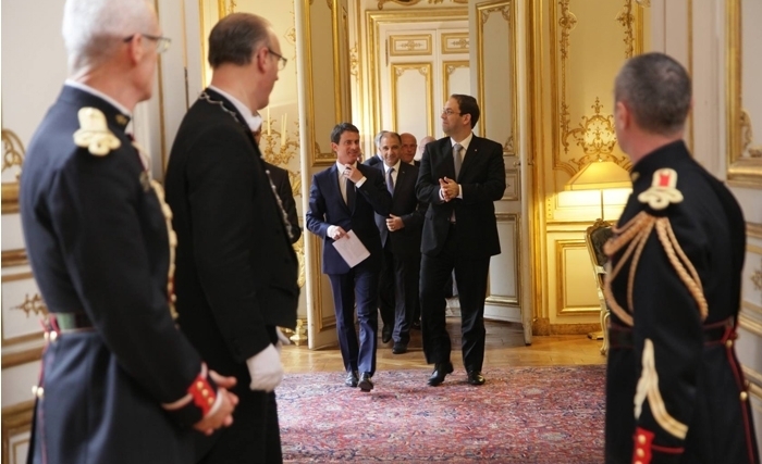  Valls : "La France totalement engagée à soutenir le gouvernement Chahed et réussir ses réformes"