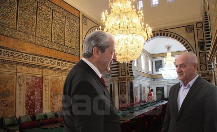 Le différend gouvernement-Ugtt : les Tunisiens soumis au régime de la douche écossaise Le différend gouvernement-Ugtt : les Tunisiens soumis au régime de la douche écossaise
