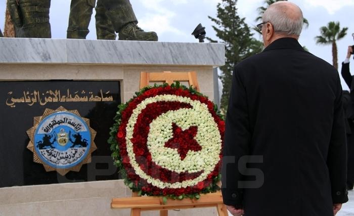 Un an après l'attentat terroriste contre le bus de la garde nationale , l'hommage de la nation aux victimes Un an après l'attentat terroriste contre le bus de la garde nationale , l'hommage de la nation aux victimes