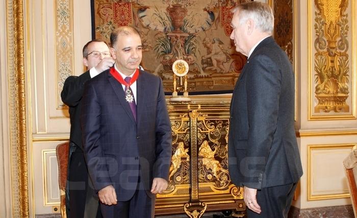 Mohamed Ali  Chihi décoré des insignes de Commandeur de l'Ordre de la Légion d'Honneur