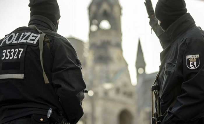 Un Tunisien soupçonné de projeter un attentat arrêté en Allemagne. Un Tunisien soupçonné de projeter un attentat arrêté en Allemagne.