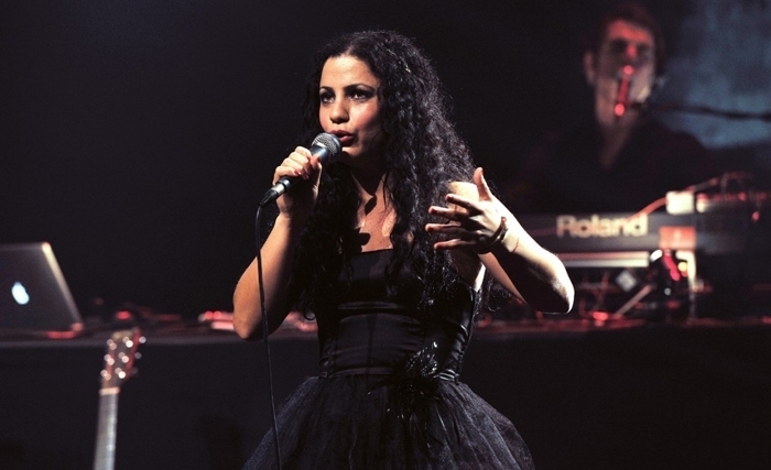 Ensen, le nouvel hymne d’Emel Mathlouthi Ensen, le nouvel hymne d’Emel Mathlouthi