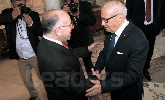 Présentation des accords signés entre la France et la Tunisie à la Présidence du gouvernement tunisien, le vendredi 6 avril 2017