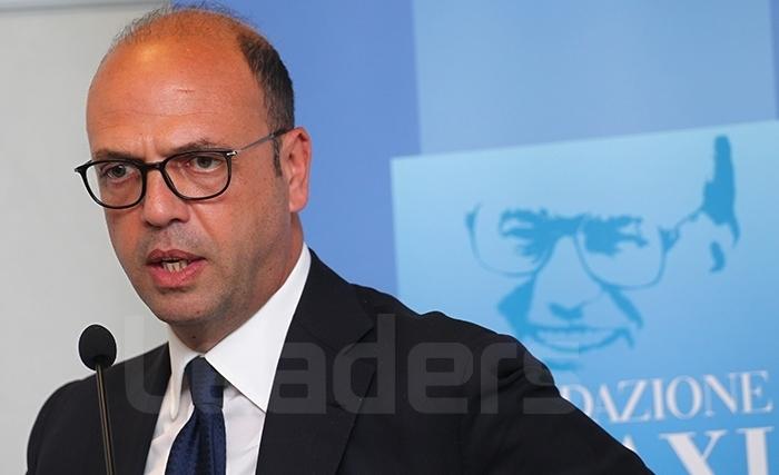 Angelino Alfano, ministre italien des Affaires étrangères : La Tunisie est une perle dans la Méditerranée, nous devons la fortifier Angelino Alfano, ministre italien des Affaires étrangères : La Tunisie est une perle dans la Méditerranée, nous devons la fortifier