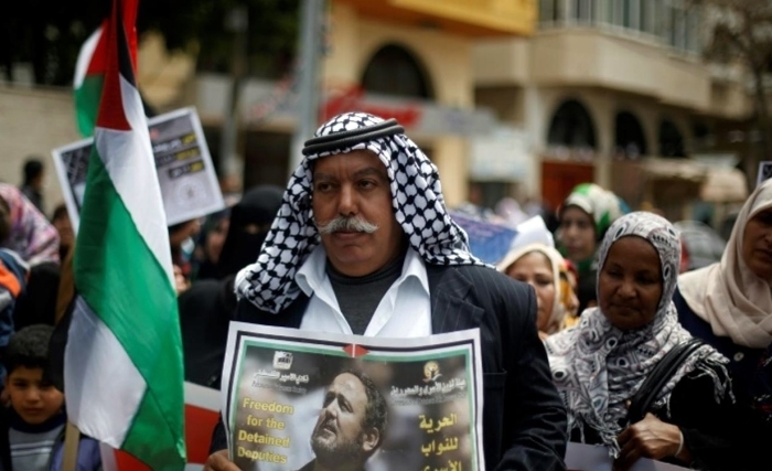 Les prisonniers palestiniens en grève de la faim: le défi de l’eau salée… relève par des médecins indiens au service d’israel? Les prisonniers palestiniens en grève de la faim: le défi de l’eau salée… relève par des médecins indiens au service d’israel?