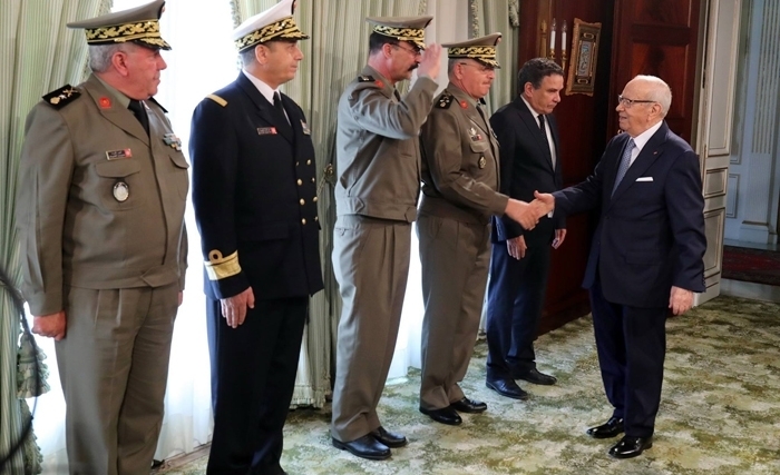 Le conseil supérieur des Armées réuni par Caïd Essebsi: sécurisation des sites stratégiques, amélioration des conditions de vie et renforcemenet des capacités opérationnelles Le conseil supérieur des Armées réuni par Caïd Essebsi: sécurisation des sites stratégiques, amélioration des conditions de vie et renforcemenet des capacités opérationnelles