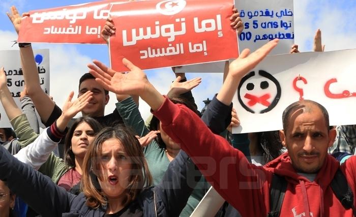 «La drôle de guerre» contre la corruption «La drôle de guerre» contre la corruption