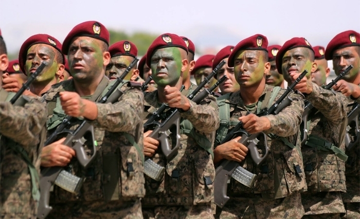 61e anniversaire de l'armée : la lutte contre le terrorisme ne prendra fin qu'avec l'extirpation de ses racines (Caïd Essebsi) 61e anniversaire de l'armée : la lutte contre le terrorisme ne prendra fin qu'avec l'extirpation de ses racines (Caïd Essebsi)
