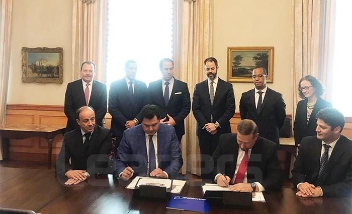 En présence de Chahed à Washington, Anis Riahi signe un contrat avec Boeing pour la création d’un centre de maintenance aéronautique En présence de Chahed à Washington, Anis Riahi signe un contrat avec Boeing pour la création d’un centre de maintenance aéronautique