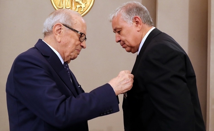 Les ambassadeurs Dhraief, Baati, Koubaa et Chaouachi décorés par Caïd Essebsi Les ambassadeurs Dhraief, Baati, Koubaa et Chaouachi décorés par Caïd Essebsi