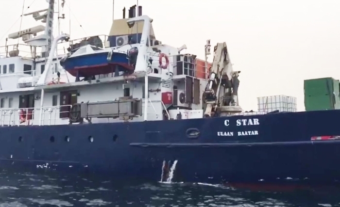 Les agents des ports tunisiens mobilisés pour empêcher tout ravitaillement d'un bateau qui veut empêcher le trafic de migrants en Europe Les agents des ports tunisiens mobilisés pour empêcher tout ravitaillement d'un bateau qui veut empêcher le trafic de migrants en Europe