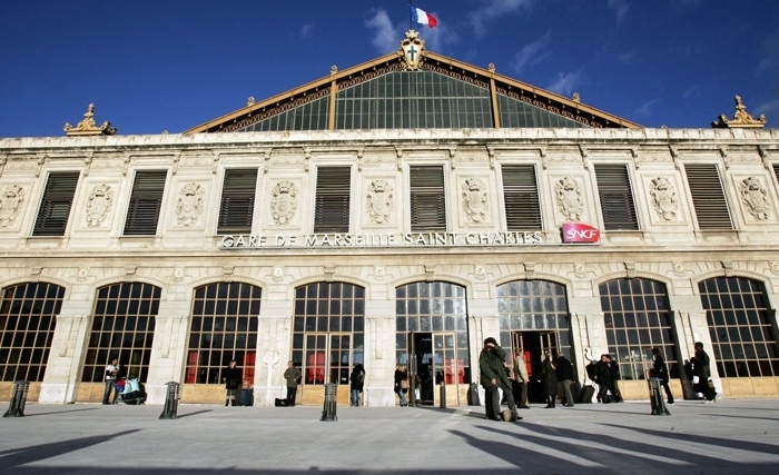 UUn des frères de l'assaillant de la gare de Marseille remis à la Tunisie. il est soupçonné d'implication dans des attentats terroristes UUn des frères de l'assaillant de la gare de Marseille remis à la Tunisie. il est soupçonné d'implication dans des attentats terroristes