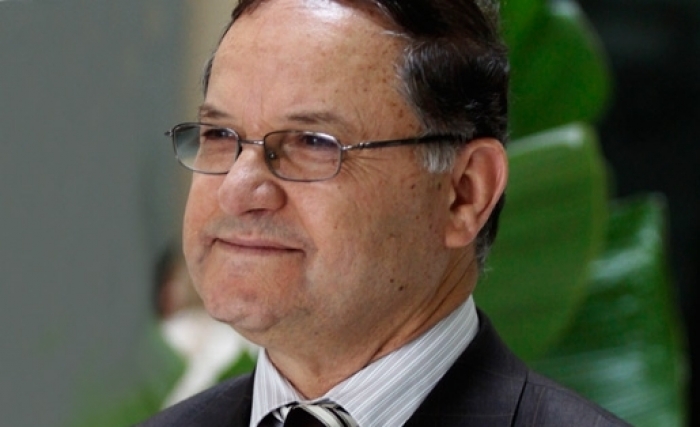 Mr le Président de l’ARP: Certes, R'jim Maatoug est une œuvre à reproduire, mais aujourd’hui l'Armée, est-elle dotée des moyens nécessaires pour pouvoir entreprendre d’autres? Mr le Président de l’ARP: Certes, R'jim Maatoug est une œuvre à reproduire, mais aujourd’hui l'Armée, est-elle dotée des moyens nécessaires pour pouvoir entreprendre d’autres?
