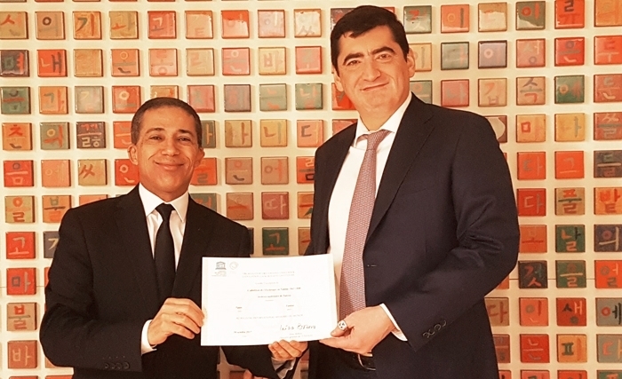 La Tunsie reçoit les documents officiels de l'inscription de l'abolition de l'esclavage (1841-1846) sur le registre Mémoire du Monde de l'UNESCO La Tunsie reçoit les documents officiels de l'inscription de l'abolition de l'esclavage (1841-1846) sur le registre Mémoire du Monde de l'UNESCO
